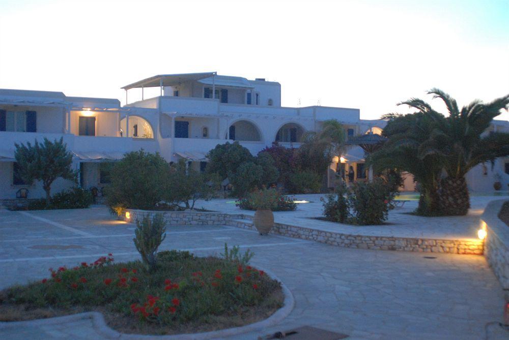 Fyrogenis Palace Paro Esterno foto